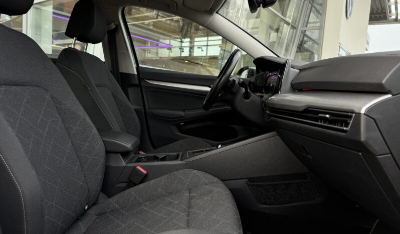 
Volkswagen Golf Variant Life 2.0 full									