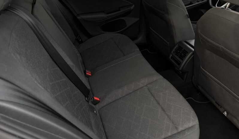 
Volkswagen Golf Variant Life 2.0 full									
