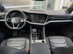
Volkswagen Touareg Elegance, 3.0. full									