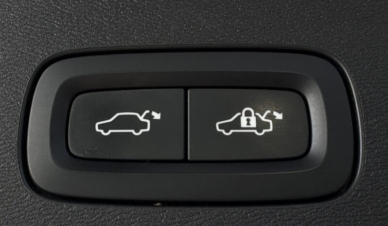 
Volvo V60, D3, 2.0D, Tumši zils full									