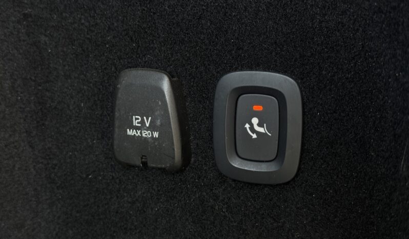 
Volvo V60, D3, 2.0D, Tumši zils full									