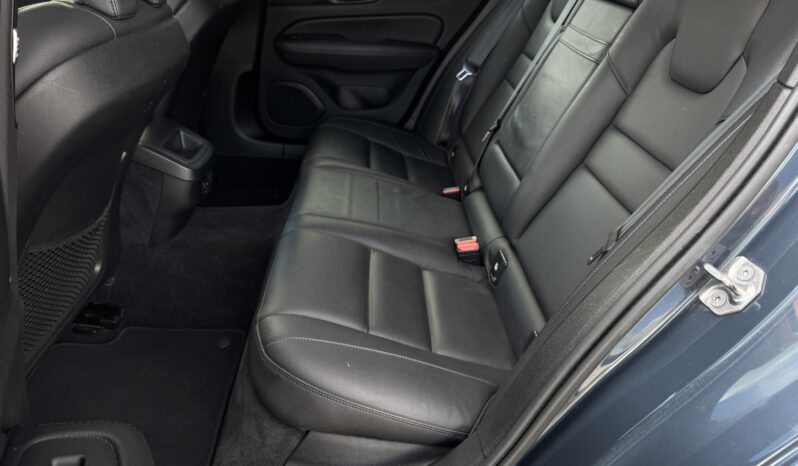 
Volvo V60, D3, 2.0D, Tumši zils full									