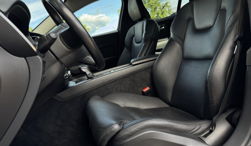 
Volvo V60, D3, 2.0D, Tumši zils full									