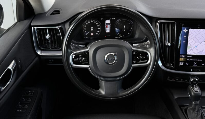 
Volvo V60, D3, 2.0D, Tumši zils full									