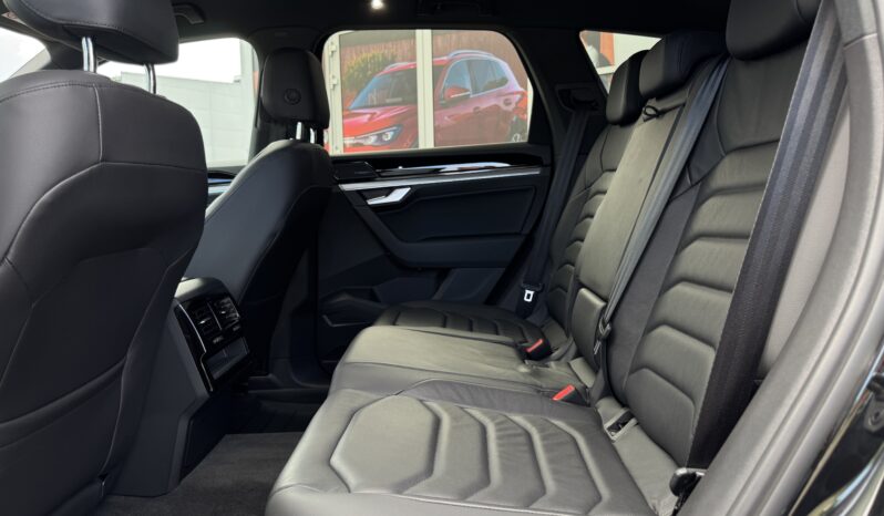 
Volkswagen Touareg Elegance, 3.0. full									