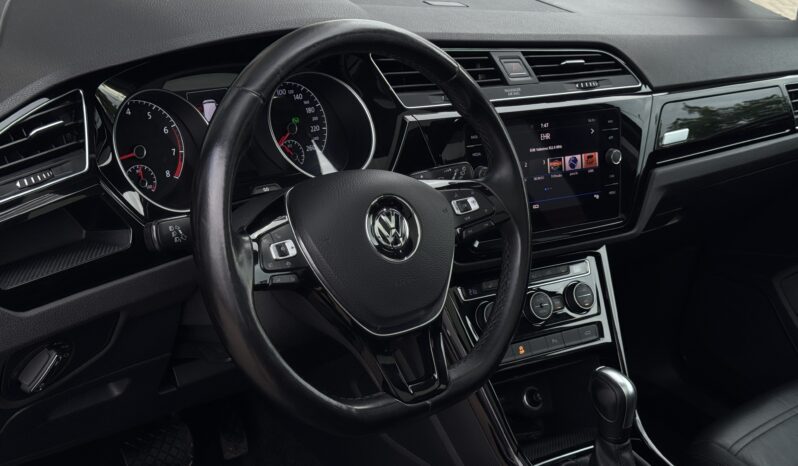 
Volkswagen Touran, 1.5Tsi, 150Zs full									