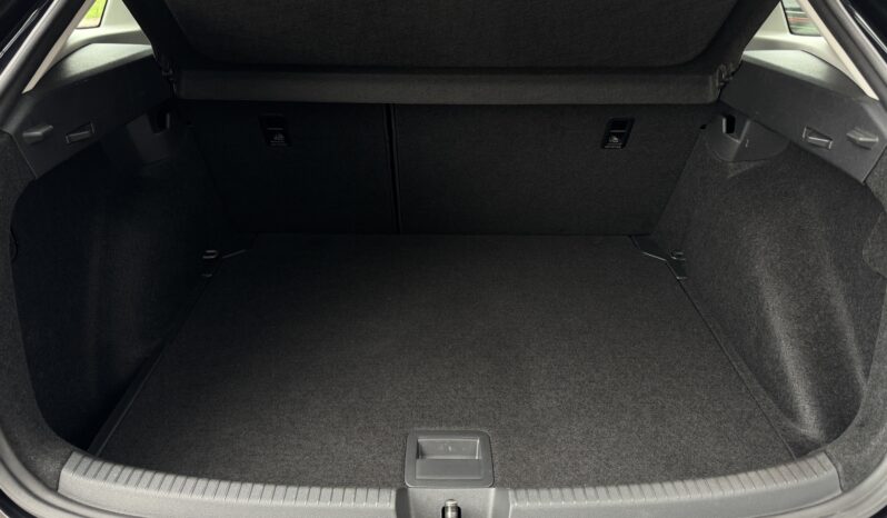 
Volkswagen Taigo, 1.0Tsi,96Zs, Manuālā,melna full									