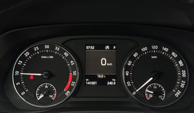 
Škoda Octavia Combi Ambition, 2.0Tdi,pelēka full									