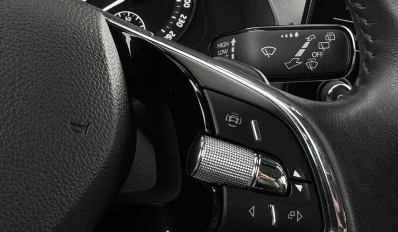 
Škoda Octavia Combi Ambition, 2.0Tdi,pelēka full									