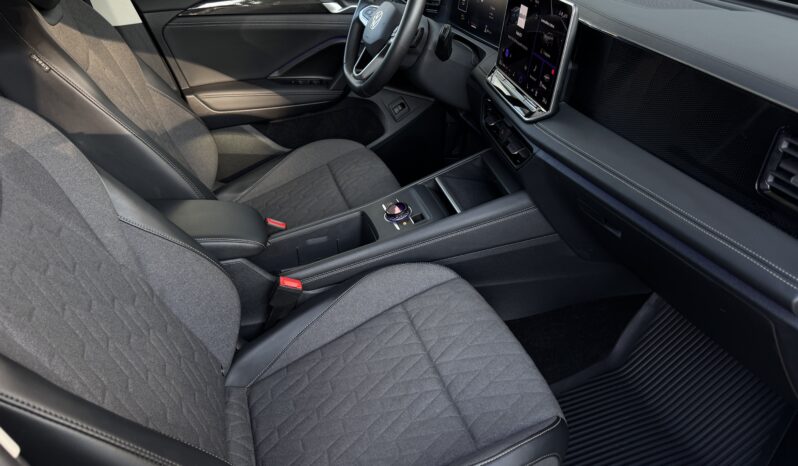 
Volkswagen Tiguan, 1.5 Tsi, 150Zs, Automāts,Pelēka full									
