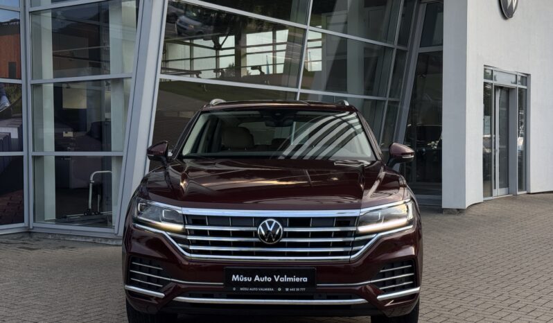 
Volkswagen Touareg, 3.0Tdi, 228Zs,sarkana full									