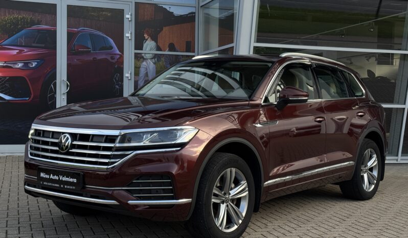 
Volkswagen Touareg, 3.0Tdi, 228Zs,sarkana full									