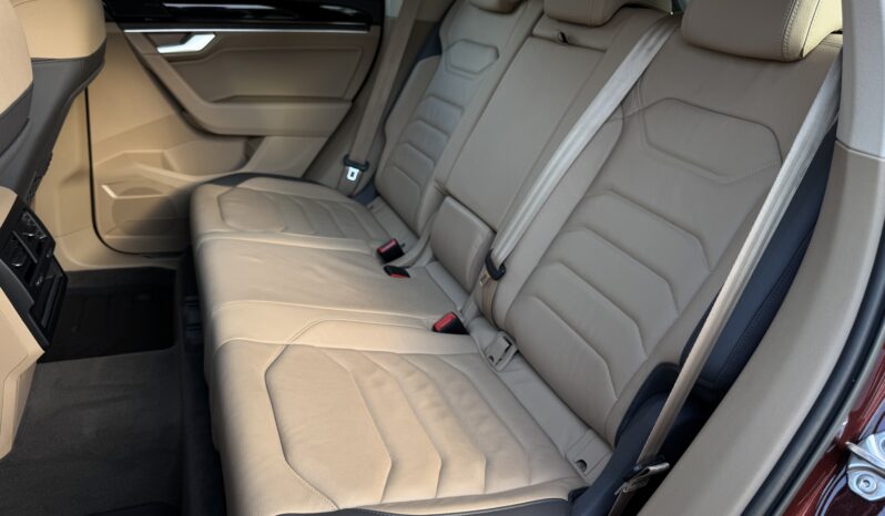 
Volkswagen Touareg, 3.0Tdi, 228Zs,sarkana full									