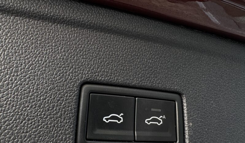 
Volkswagen Touareg, 3.0Tdi, 228Zs,sarkana full									