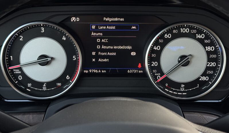 
Volkswagen Touareg, 3.0Tdi, 228Zs,sarkana full									