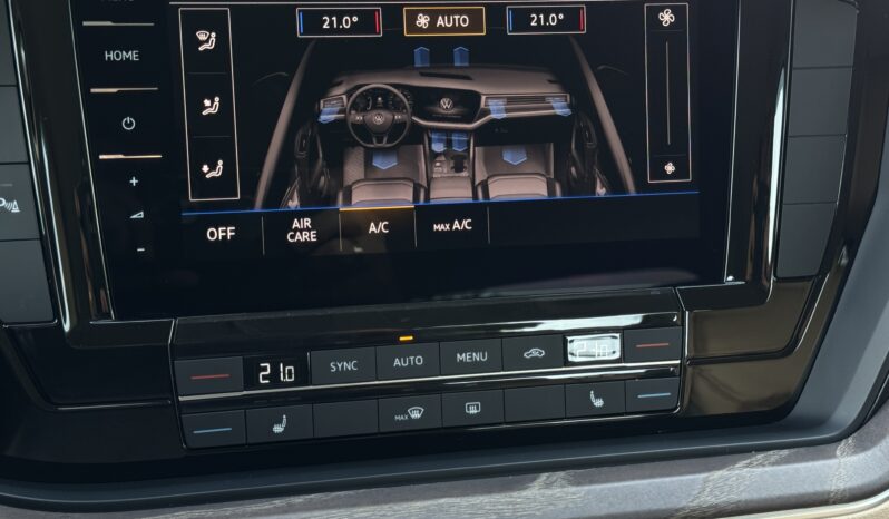 
Volkswagen Touareg, 3.0Tdi, 228Zs,sarkana full									