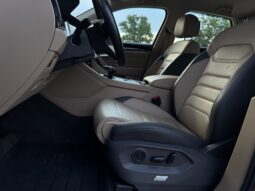 
Volkswagen Touareg, 3.0Tdi, 228Zs,sarkana full									