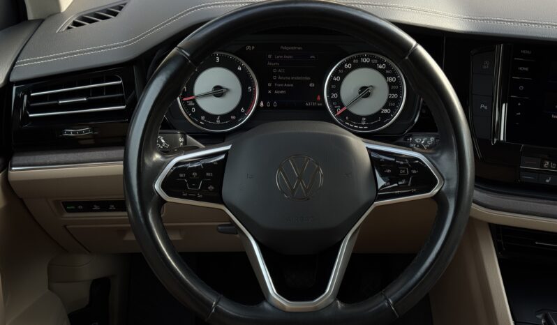 
Volkswagen Touareg, 3.0Tdi, 228Zs,sarkana full									