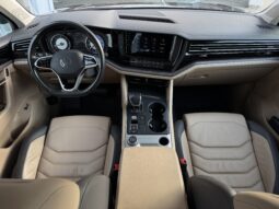
Volkswagen Touareg, 3.0Tdi, 228Zs,sarkana full									