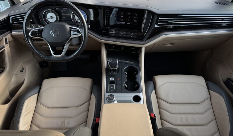 
Volkswagen Touareg, 3.0Tdi, 228Zs,sarkana full									