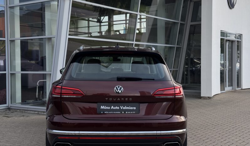 
Volkswagen Touareg, 3.0Tdi, 228Zs,sarkana full									