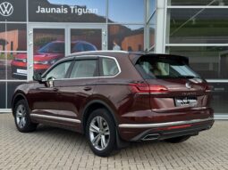 
Volkswagen Touareg, 3.0Tdi, 228Zs,sarkana full									