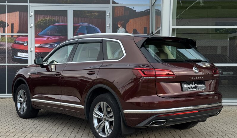 
Volkswagen Touareg, 3.0Tdi, 228Zs,sarkana full									