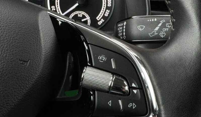 
Škoda Kamiq Ambition Clever, 1.0tsi,manuāls,pelēka full									