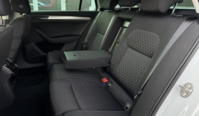 
Skoda Superb Combi 2.0 Tdi,balta full									