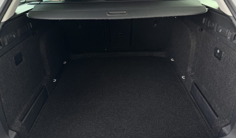 
Skoda Superb Combi 2.0 Tdi,balta full									