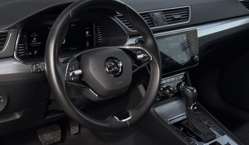 
Skoda Superb Combi 2.0 Tdi,balta full									