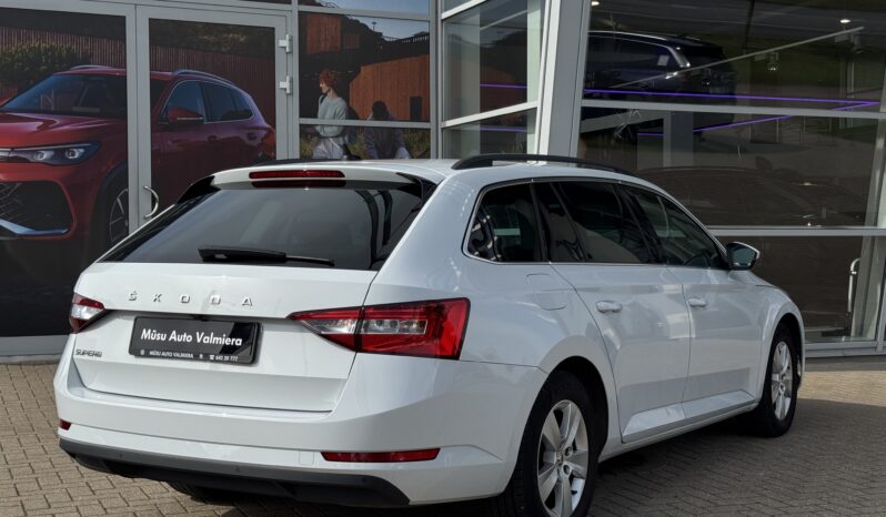
Skoda Superb Combi 2.0 Tdi,balta full									