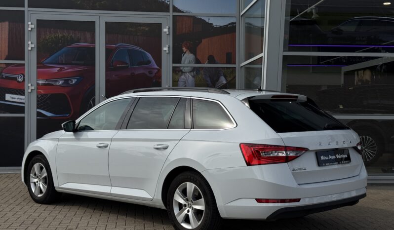 
Skoda Superb Combi 2.0 Tdi,balta full									