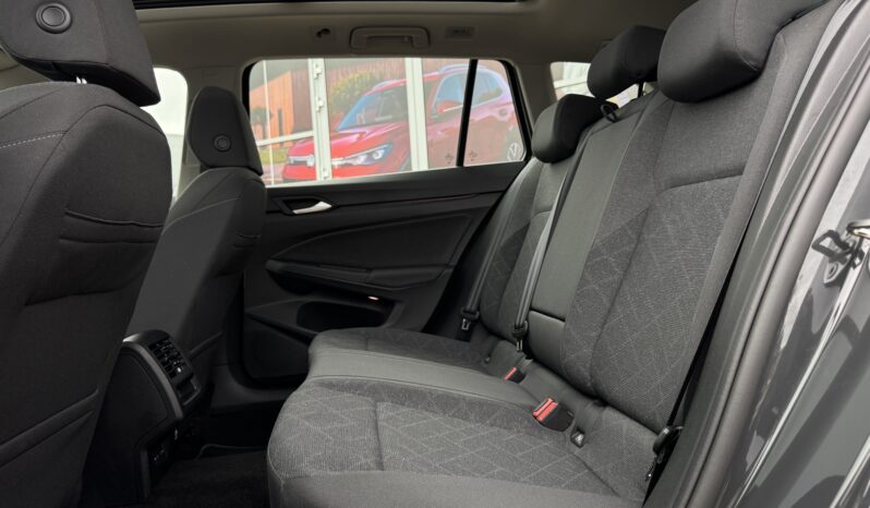 
Volkswagen Golf Variant Life, 2.0Tdi,pelēka full									