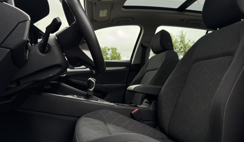 
Volkswagen Golf Variant Life, 2.0Tdi,pelēka full									