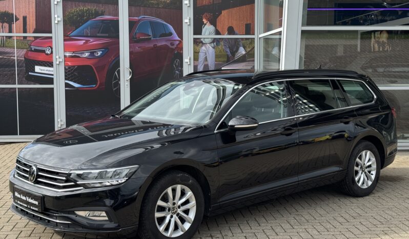 
VW Passat B8,2.0TDI,autom.,melna full									
