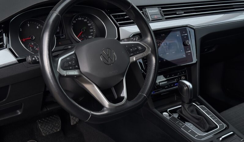 
VW Passat B8,2.0TDI,autom.,melna full									