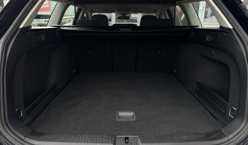 
VW Passat B8,2.0TDI,autom.,melna full									