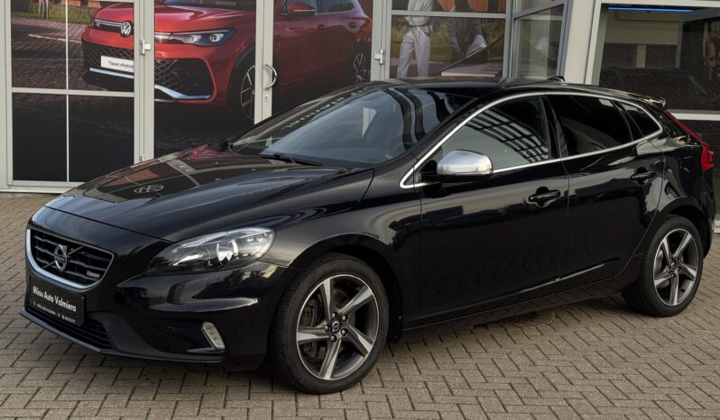 
Volvo V40 R-Design, 2.0Tdi,manuāls,melna full									