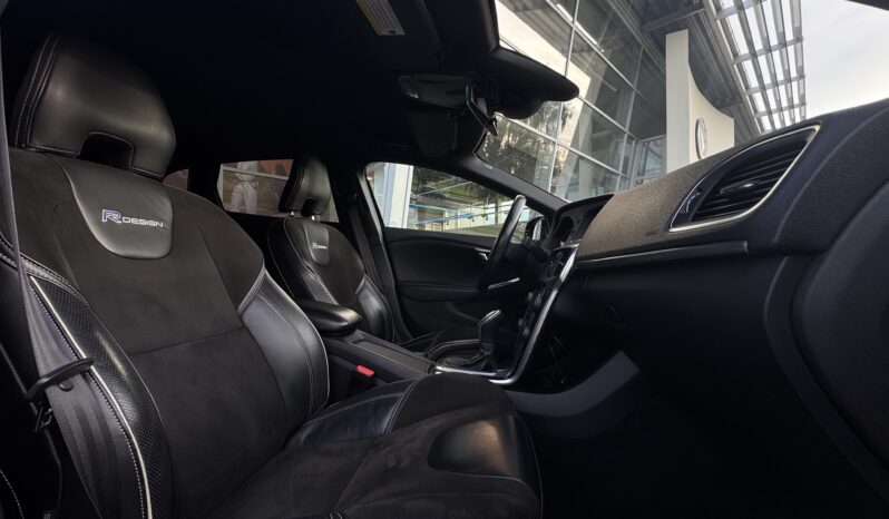 
Volvo V40 R-Design, 2.0Tdi,manuāls,melna full									