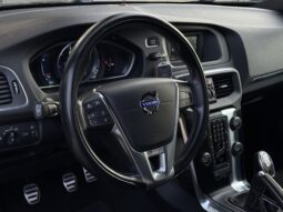 
Volvo V40 R-Design, 2.0Tdi,manuāls,melna full									