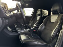 
Volvo V40 R-Design, 2.0Tdi,manuāls,melna full									