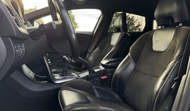 
Volvo V40 R-Design, 2.0Tdi,manuāls,melna full									
