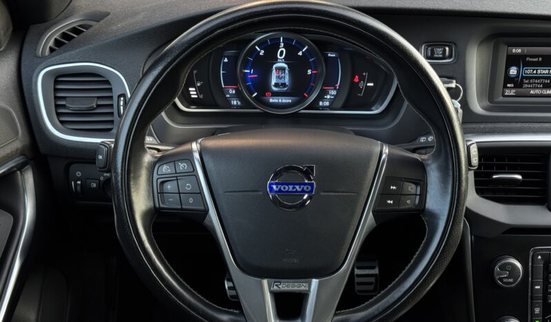 
Volvo V40 R-Design, 2.0Tdi,manuāls,melna full									