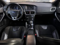 
Volvo V40 R-Design, 2.0Tdi,manuāls,melna full									