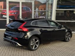 
Volvo V40 R-Design, 2.0Tdi,manuāls,melna full									