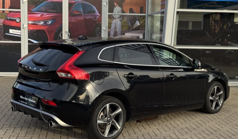 
Volvo V40 R-Design, 2.0Tdi,manuāls,melna full									