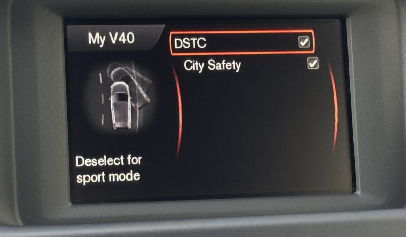 
Volvo V40 R-Design, 2.0Tdi,manuāls,melna full									