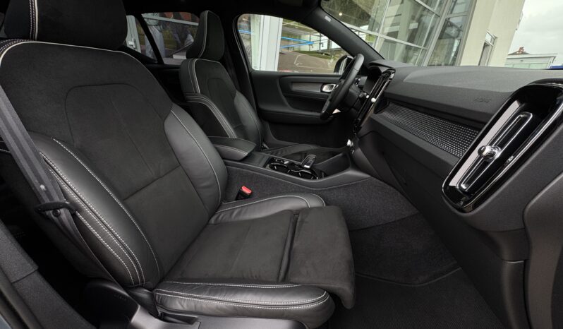 
Volvo Xc40, 1,5benzīns, T2,Pelēka full									