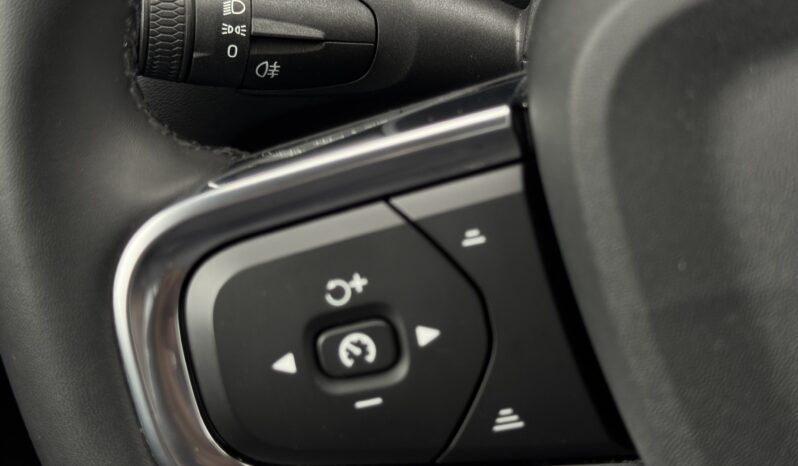 
Volvo Xc40, 1,5benzīns, T2,Pelēka full									